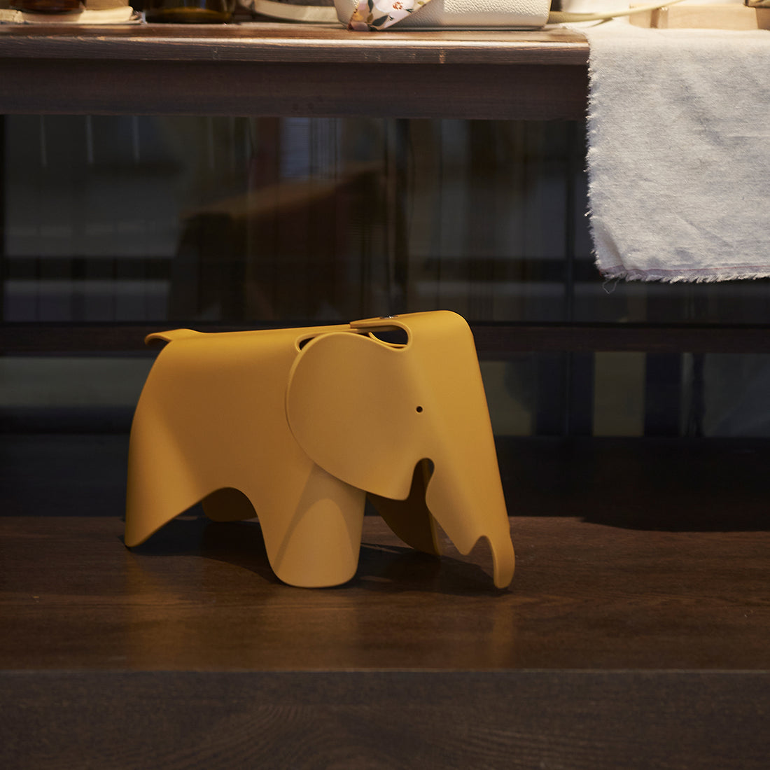 SSL Elephant chair